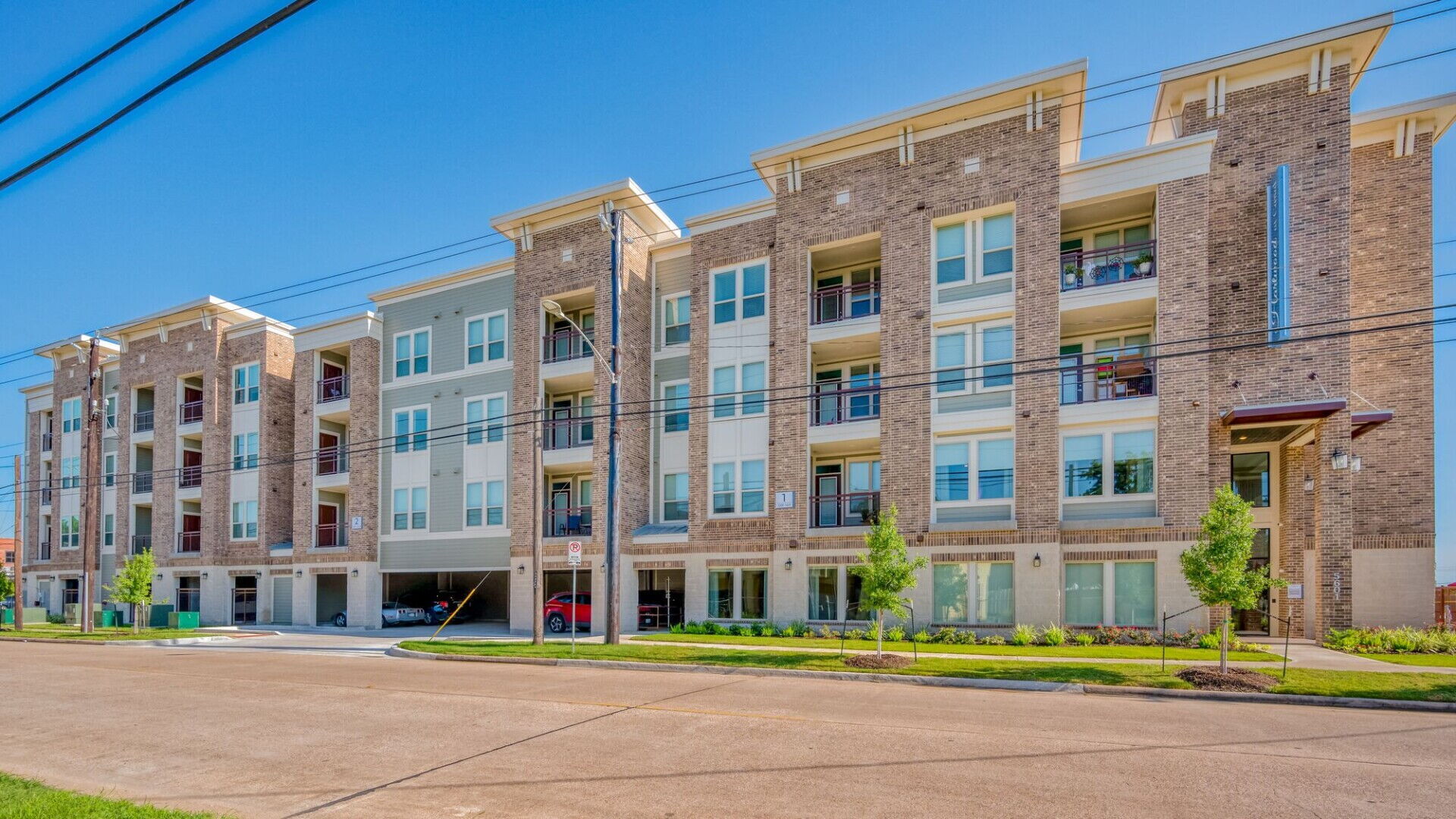 East Downtown Houston Apartments | Hartwood at Canal | Leasing Now