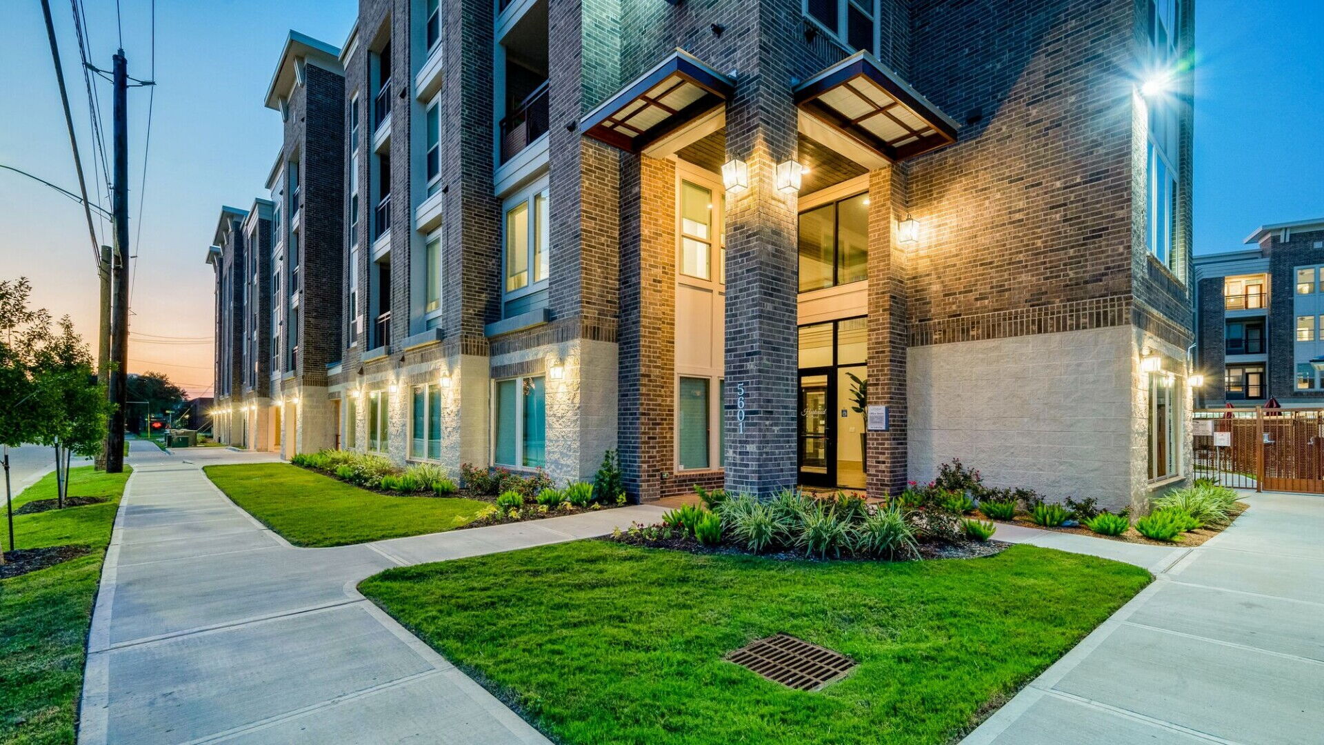 East Downtown Houston Apartments | Hartwood at Canal | Leasing Now