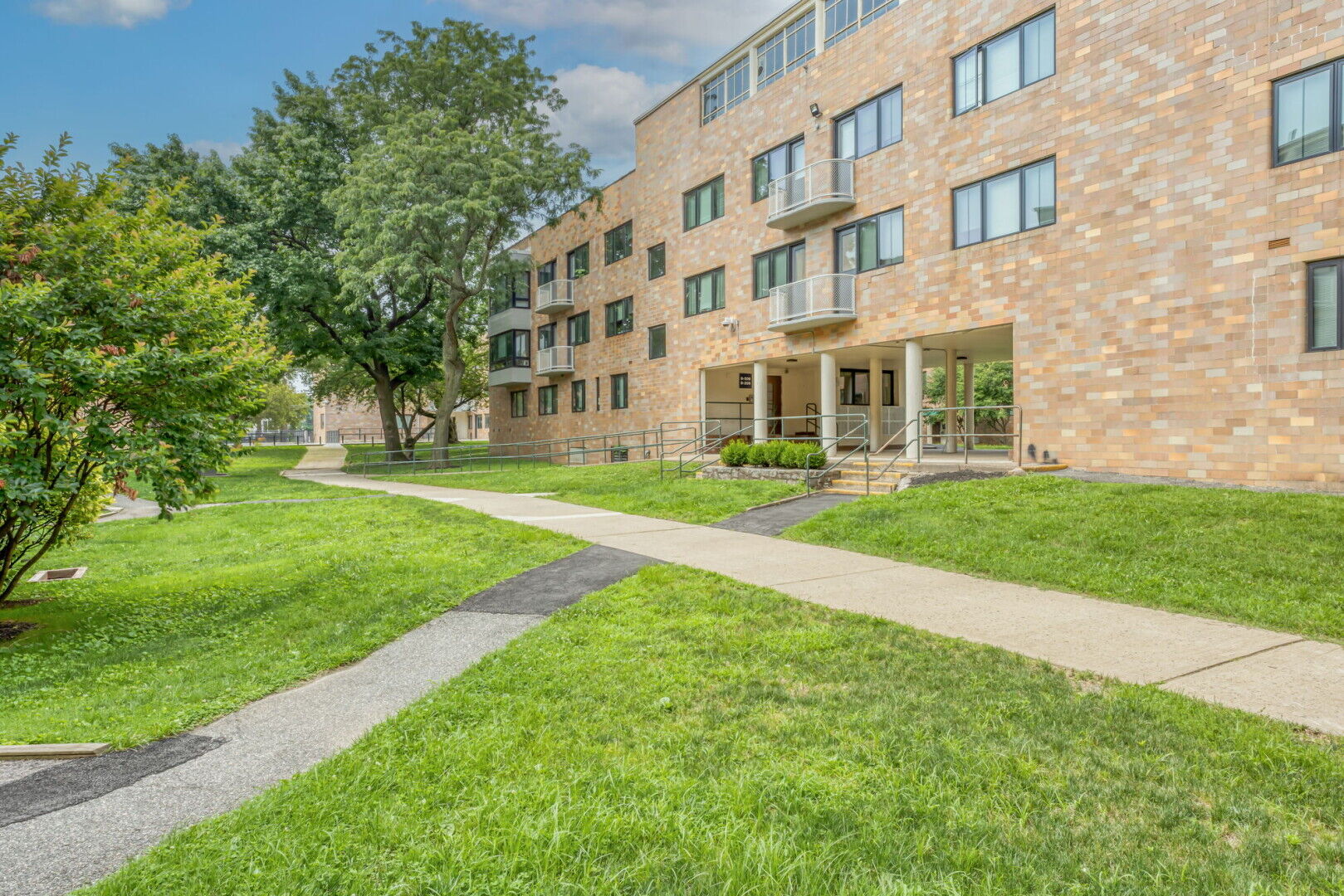 Carl Mackley Houses Photo Gallery Philadelphia, PA Apartment Pictures