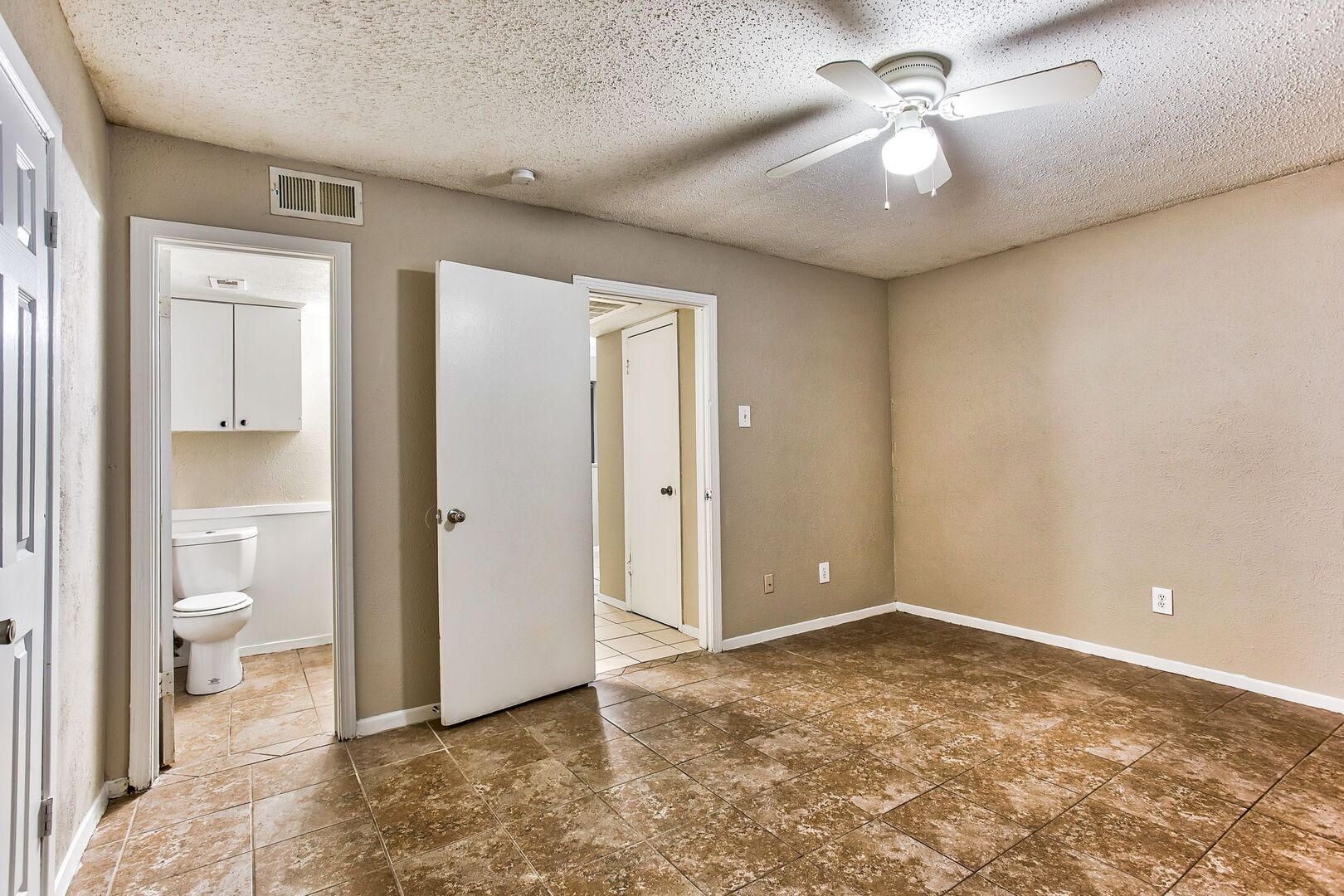 North Dallas Apartments Courtney Place